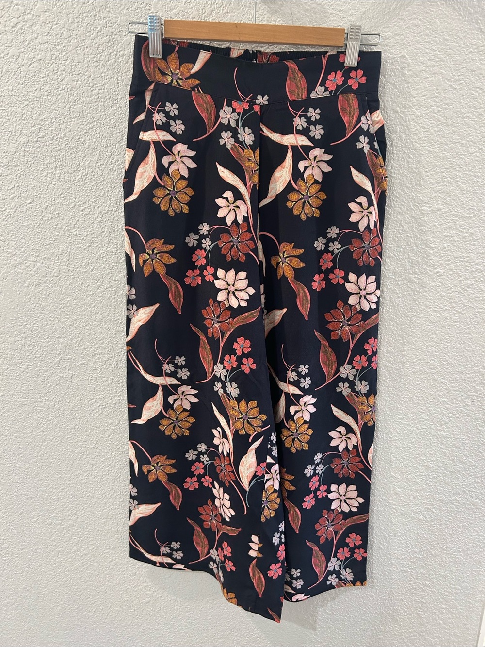 dolan Black Wide-Leg Floral Cropped Pants with Pink & Brown Blooms